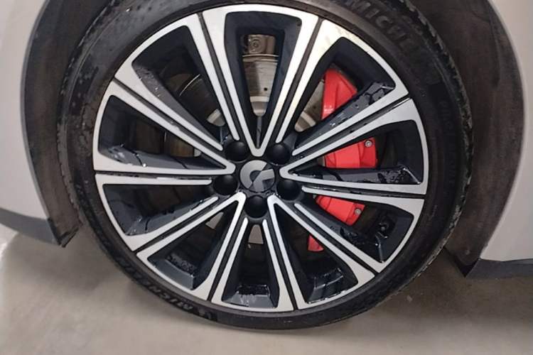 Used Nio ET7 2024 75 kWh Executive Signature Edition Left Front Wheel Hub
