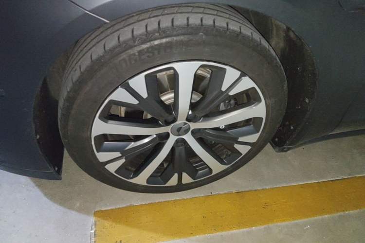 Used Nio ET7 2024 75 kWh Executive Signature Edition Left Front Wheel Hub