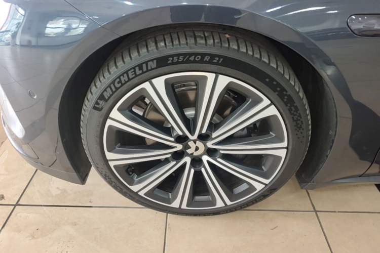 Used Nio ET7 2024 75 kWh Executive Signature Edition Left Front Wheel Hub