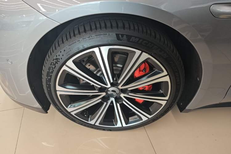 Used Nio ET7 2024 75 kWh Executive Signature Edition Left Front Wheel Hub