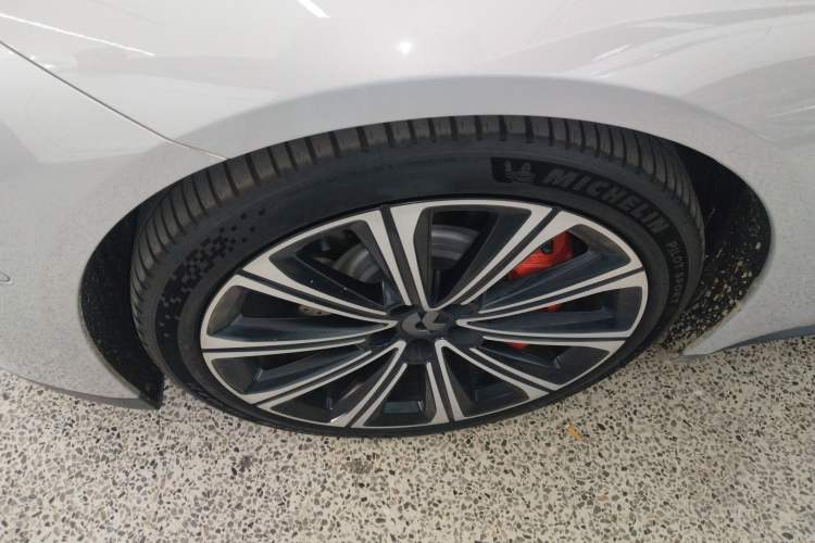 Used Nio ET7 2024 75 kWh Executive Signature Edition Left Front Wheel Hub