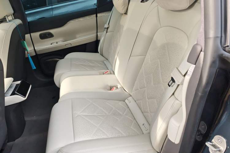 Used Nio ET7 2024 75 kWh Executive Edition Left Rear Seat