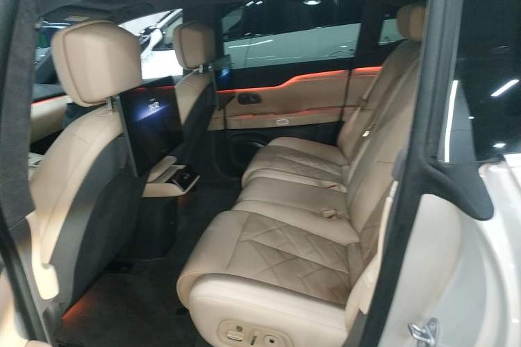 Used Nio ET7 2024 75 kWh Executive Signature Edition Left Rear Seat