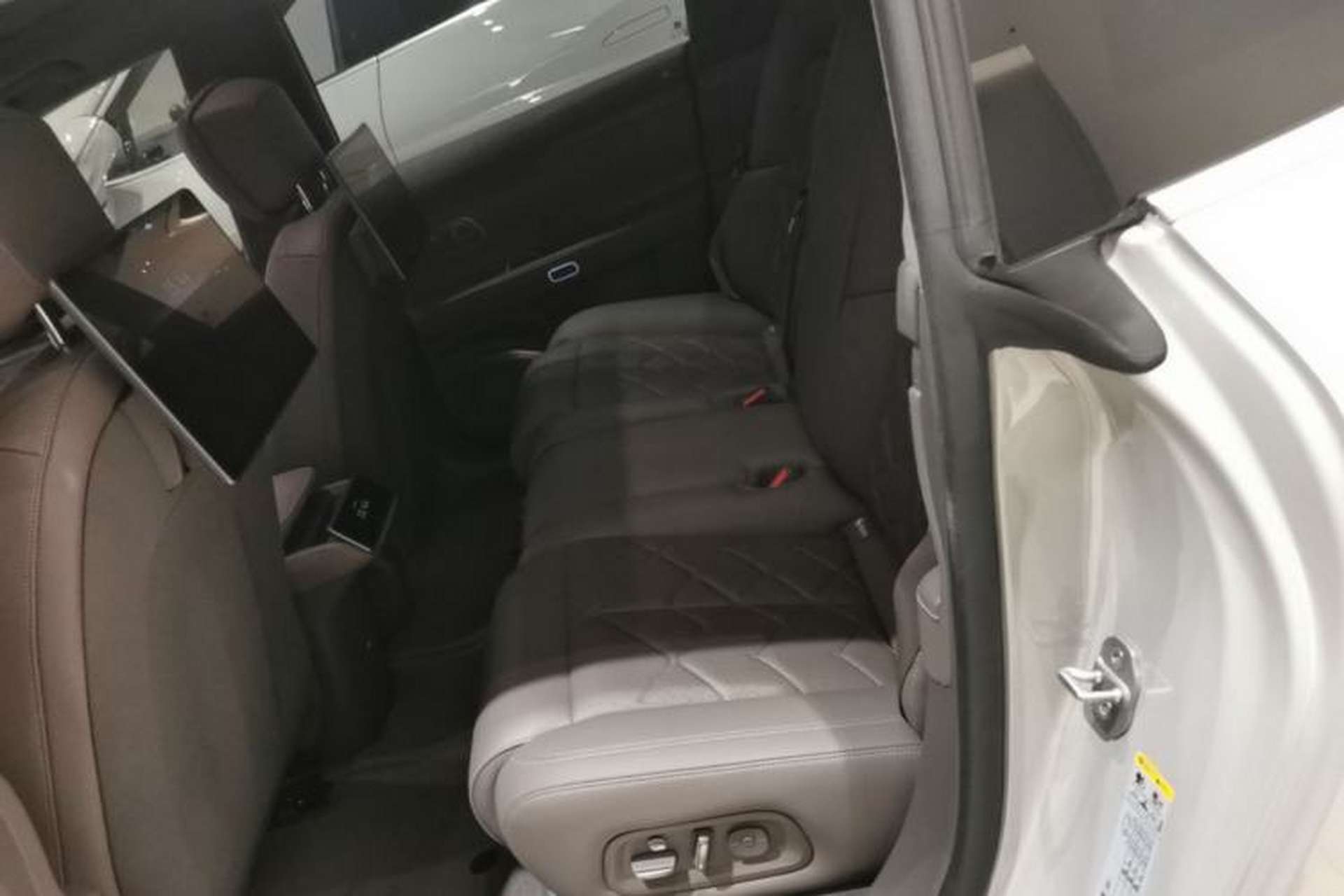Used Nio ET7 2024 100kWh Executive Signature Edition Left Rear Seat