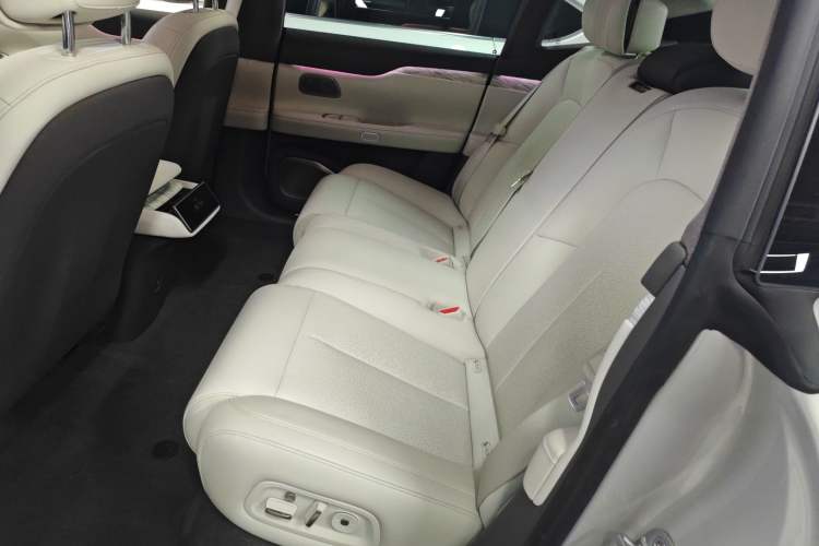 Used Nio ET7 2024 75 kWh Executive Edition Left Rear Seat