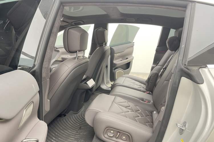 Used Nio ET7 2024 75 kWh Executive Signature Edition Left Rear Seat