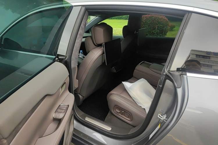 Used Nio ET7 2024 75 kWh Executive Signature Edition Left Rear Seat