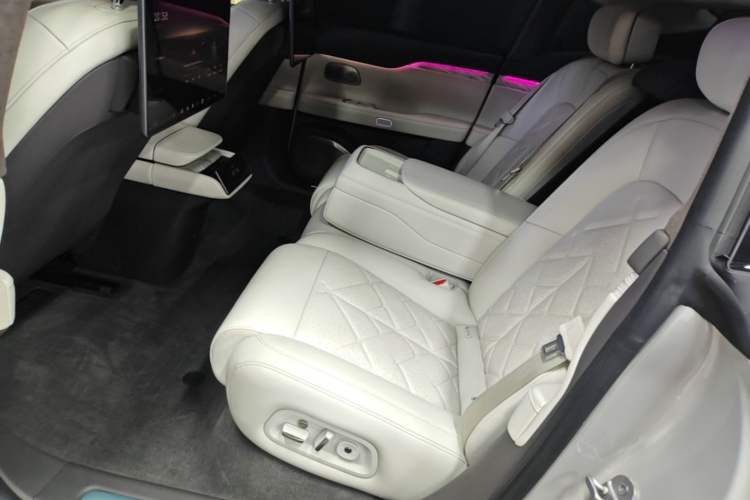 Used Nio ET7 2024 75 kWh Executive Signature Edition Left Rear Seat