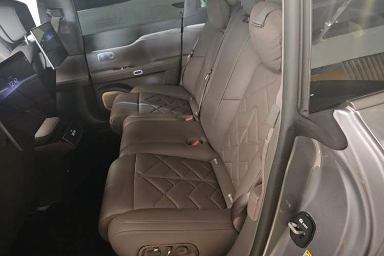Used Nio ET7 2024 75 kWh Executive Signature Edition Left Rear Seat