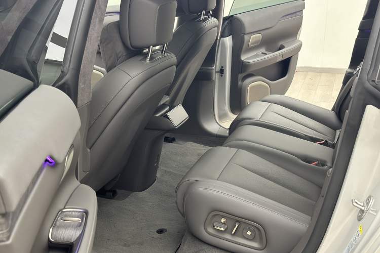 Used Nio ET7 2024 75 kWh Executive Edition Left Rear Seat