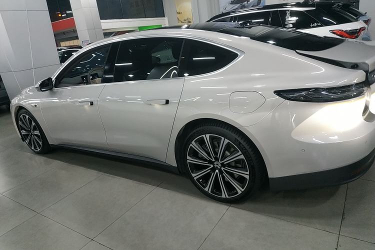 Used Nio ET7 2024 75 kWh Executive Signature Edition Left Side