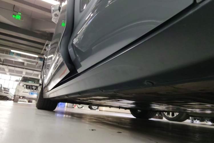 Used Nio ET7 2024 75 kWh Executive Edition Left Side Sill