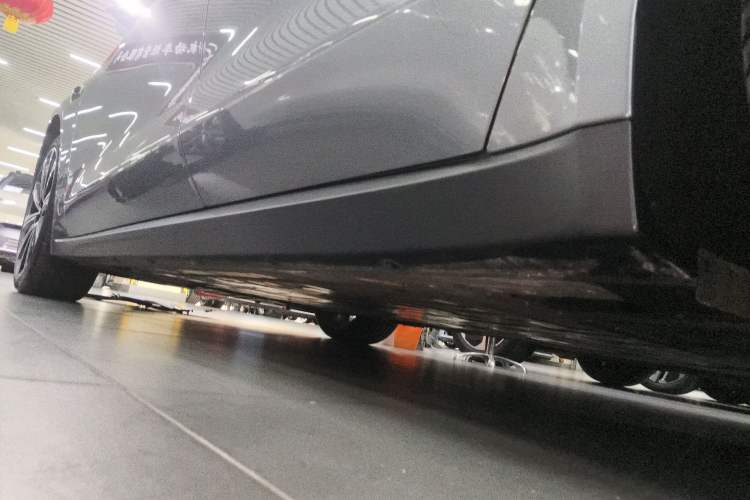 Used Nio ET7 2024 75 kWh Executive Signature Edition Left Side Sill