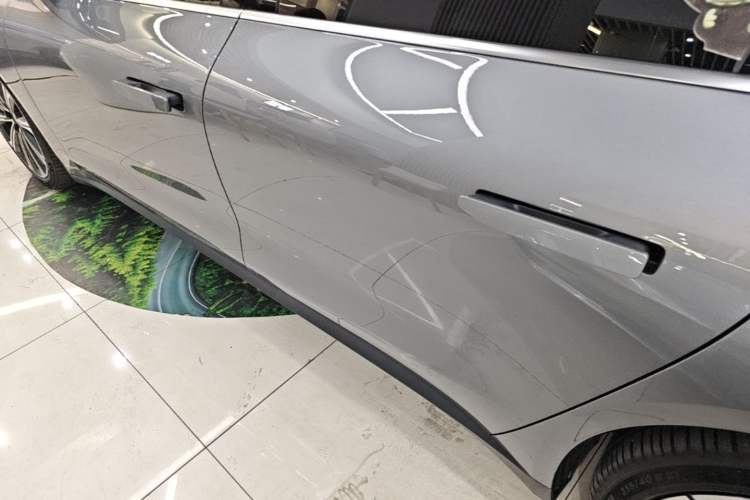 Used Nio ET7 2024 75 kWh Executive Signature Edition Left Side Sill