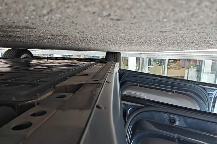 Used Nio ET7 2024 75 kWh Executive Edition Left Side Sill