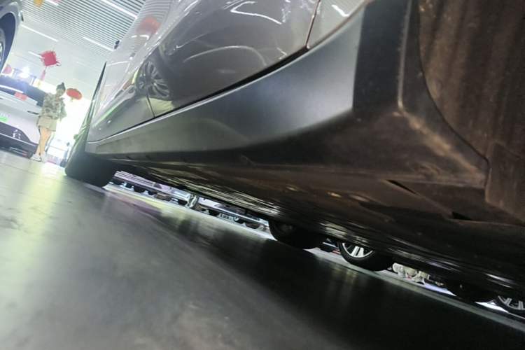Used Nio ET7 2024 75 kWh Executive Signature Edition Left Side Sill
