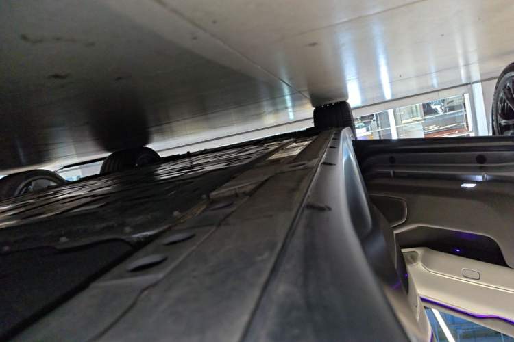 Used Nio ET7 2024 75 kWh Executive Signature Edition Left Side Sill