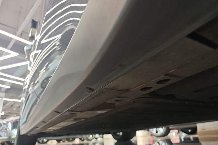 Used Nio ET7 2024 75 kWh Executive Signature Edition Left Side Sill