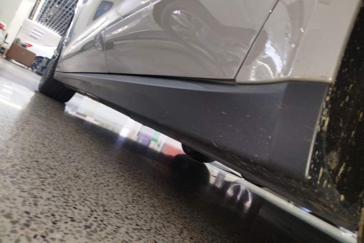 Used Nio ET7 2024 75 kWh Executive Signature Edition Left Side Sill