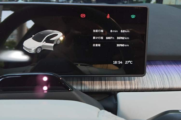 Used Nio ET7 2024 75 kWh Executive Signature Edition Odometer Close Up