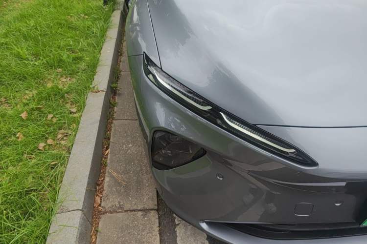 Used Nio ET7 2024 75 kWh Executive Signature Edition Right Front Headlight