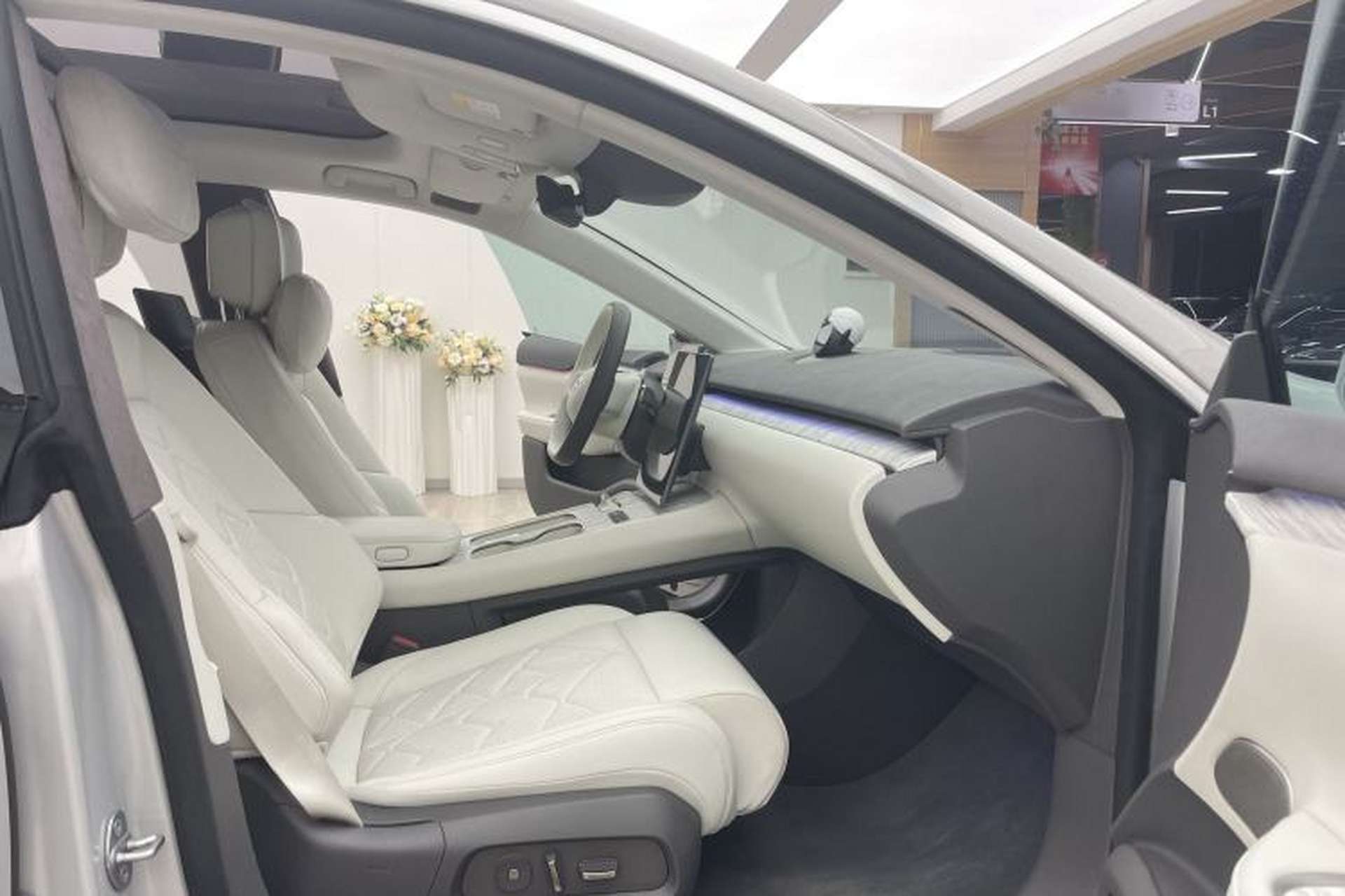 Used Nio ET7 2024 75 kWh Executive Signature Edition Right Front Seat
