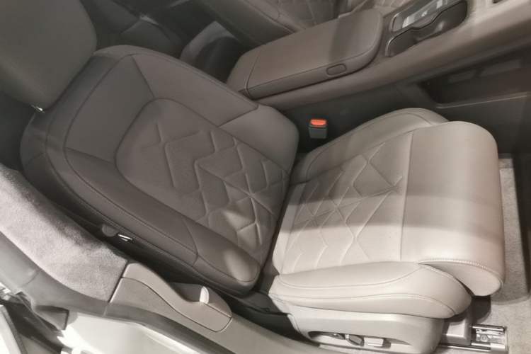 Used Nio ET7 2024 100kWh Executive Signature Edition Right Front Seat
