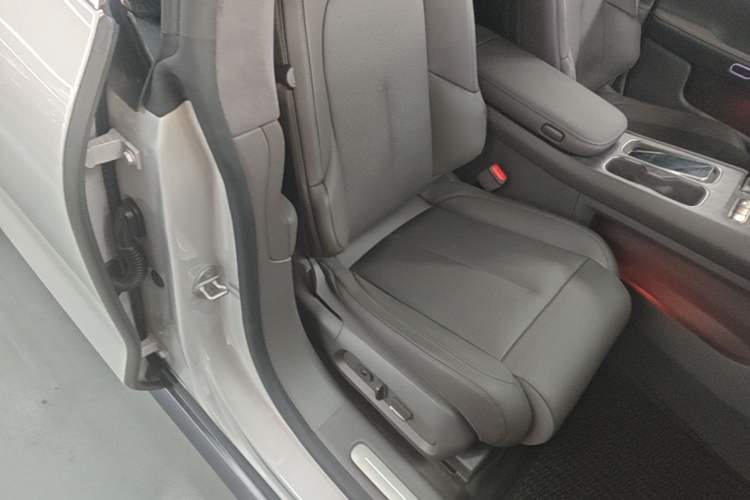 Used Nio ET7 2024 100kWh Executive Signature Edition Right Front Seat
