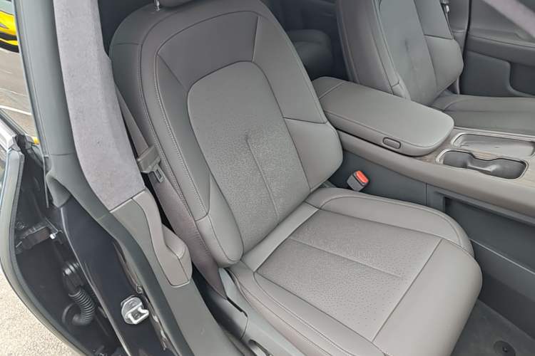 Used Nio ET7 2024 75 kWh Executive Edition Right Front Seat