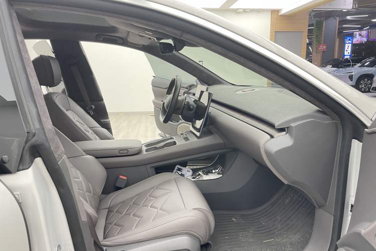 Used Nio ET7 2024 75 kWh Executive Signature Edition Right Front Seat