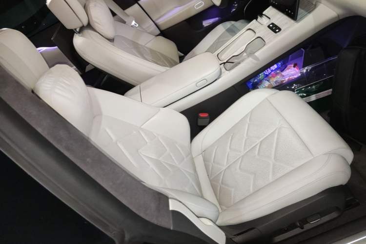 Used Nio ET7 2024 75 kWh Executive Signature Edition Right Front Seat