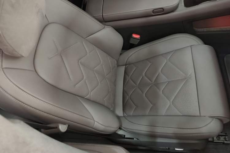 Used Nio ET7 2024 75 kWh Executive Signature Edition Right Front Seat