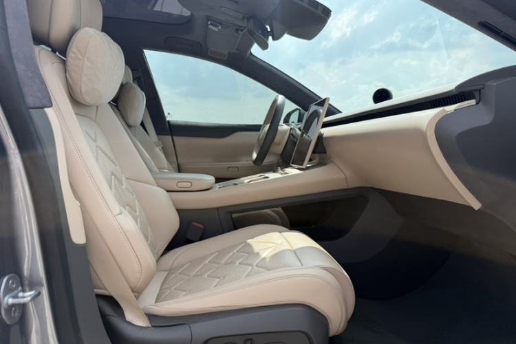 Used Nio ET7 2024 75 kWh Executive Signature Edition Right Front Seat
