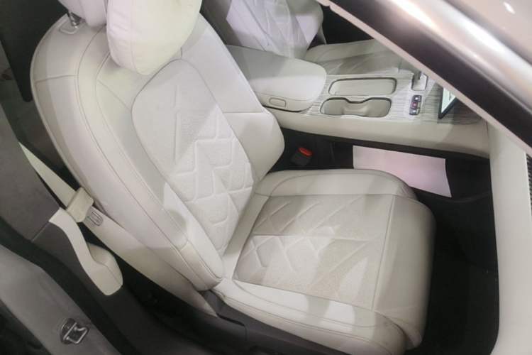 Used Nio ET7 2024 75 kWh Executive Signature Edition Right Front Seat