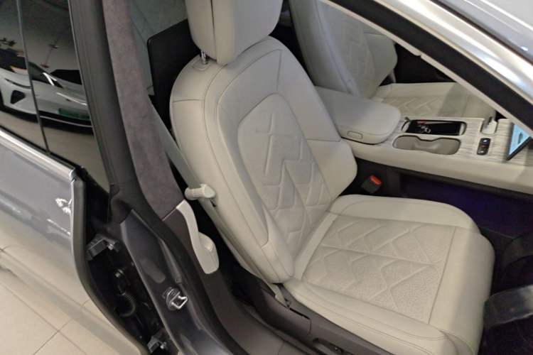 Used Nio ET7 2024 75 kWh Executive Signature Edition Right Front Seat