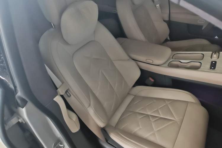 Used Nio ET7 2024 100kWh Executive Edition Right Front Seat