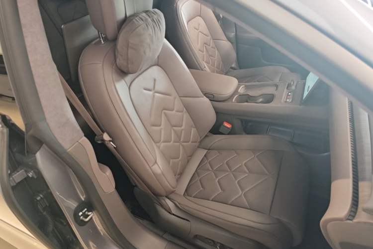 Used Nio ET7 2024 75 kWh Executive Signature Edition Right Front Seat