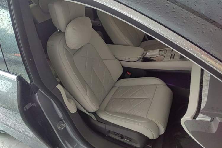 Used Nio ET7 2024 75 kWh Executive Signature Edition Right Front Seat