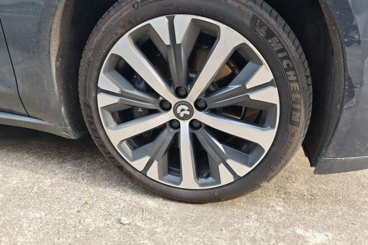 Used Nio ET7 2024 75 kWh Executive Edition Right Front Wheel Hub