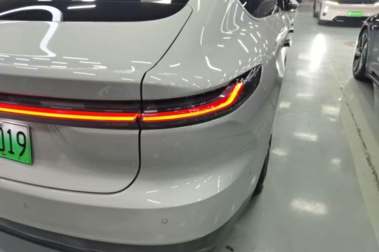 Used Nio ET7 2024 75 kWh Executive Signature Edition Right Rear Taillight