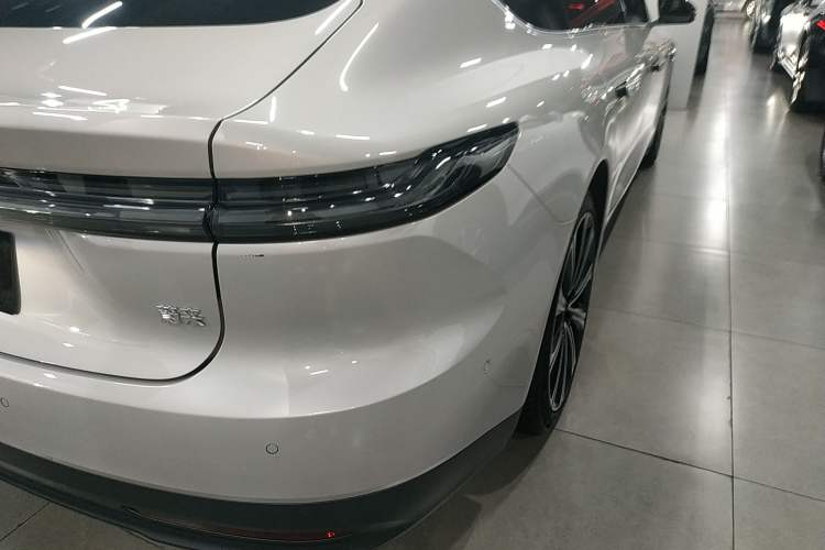 Used Nio ET7 2024 75 kWh Executive Signature Edition Right Rear Taillight