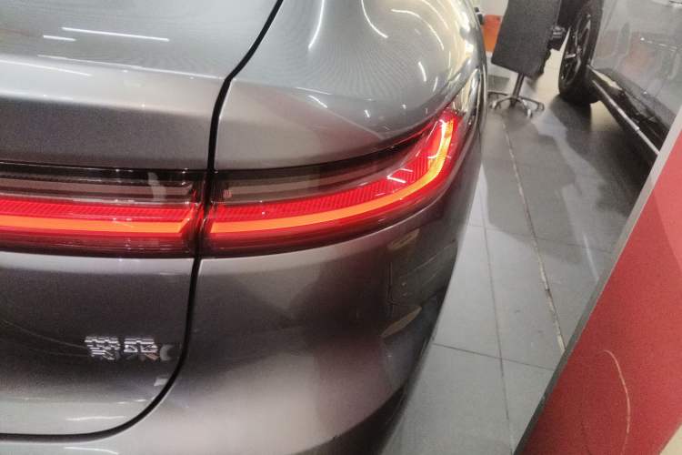 Used Nio ET7 2024 75 kWh Executive Signature Edition Right Rear Taillight