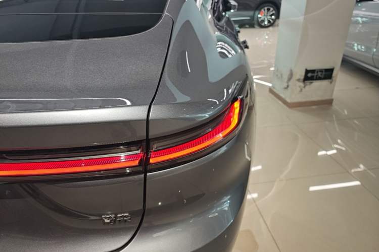 Used Nio ET7 2024 75 kWh Executive Signature Edition Right Rear Taillight