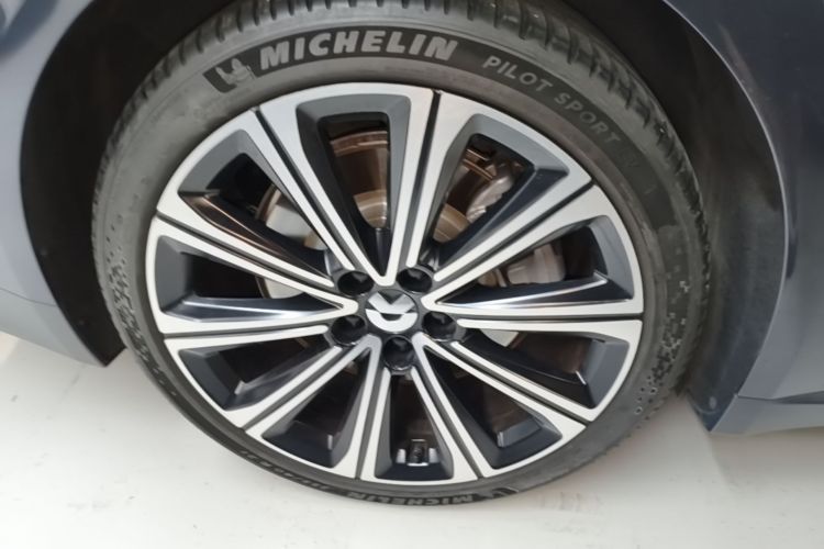 Used Nio ET7 2024 75 kWh Executive Edition Right Rear Wheel Hub