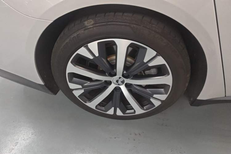 Used Nio ET7 2024 100kWh Executive Signature Edition Right Rear Wheel Hub