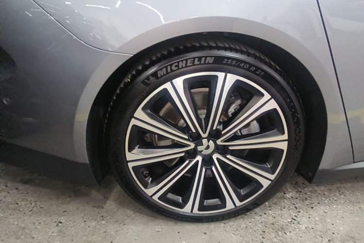 Used Nio ET7 2024 75 kWh Executive Signature Edition Right Rear Wheel Hub