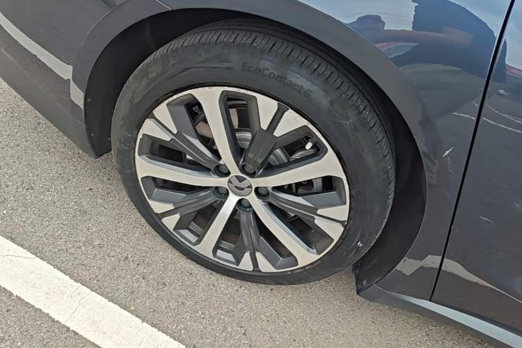 Used Nio ET7 2024 75 kWh Executive Edition Right Rear Wheel Hub