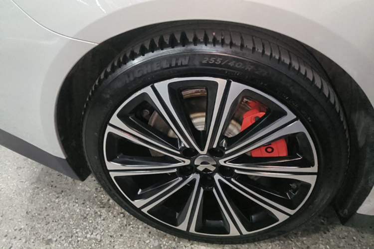 Used Nio ET7 2024 75 kWh Executive Signature Edition Right Rear Wheel Hub