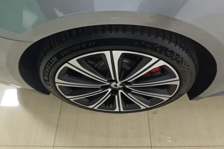 Used Nio ET7 2024 75 kWh Executive Edition Right Rear Wheel Hub