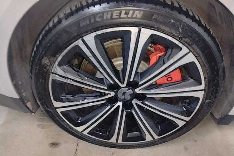 Used Nio ET7 2024 75 kWh Executive Signature Edition Right Rear Wheel Hub